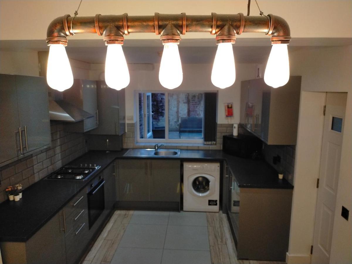 4 Bed Entire House - Heart Of The City - Near Sufc 谢菲尔德 外观 照片